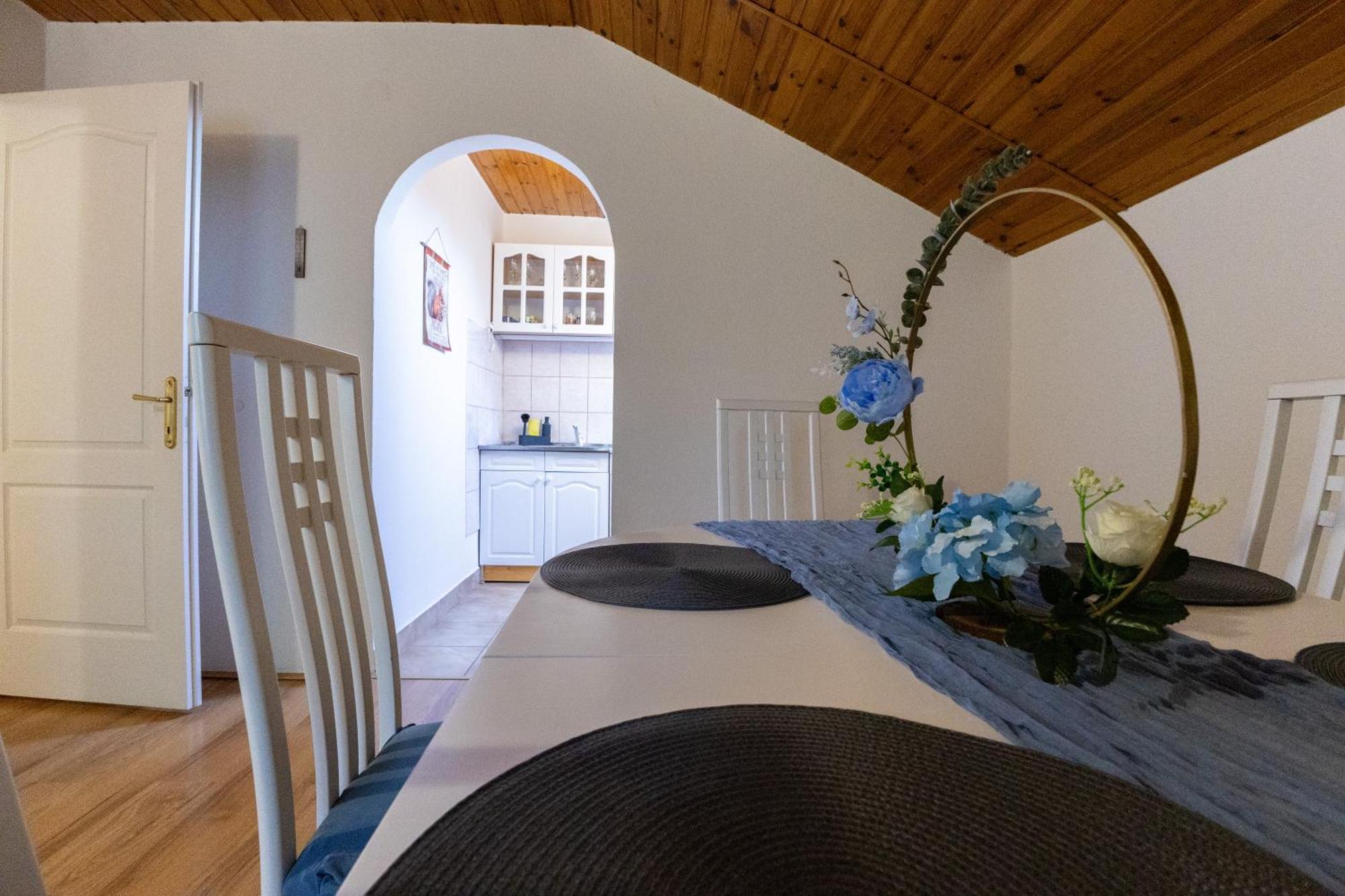 Kismokus Apartman Эгер Экстерьер фото